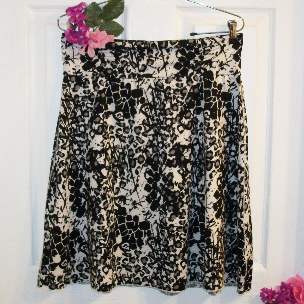 TRANQUILITY by Colorado Clothing Co Stretch Skirt Sz S Black & Gray Knee Length